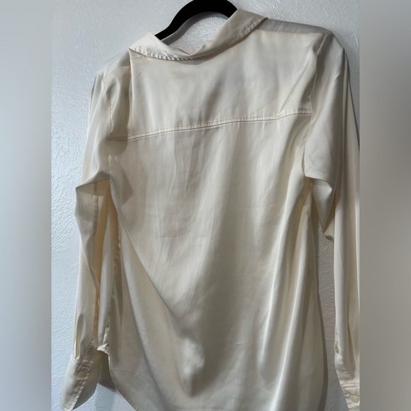 H&M button down blouse - Picture 2 of 5